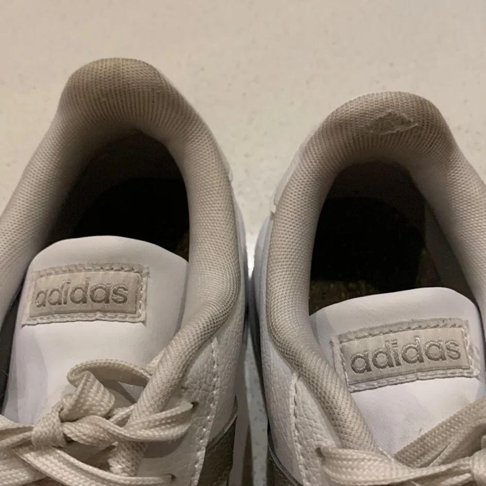 Womens adidas leather shoes - Picture 6 of 9